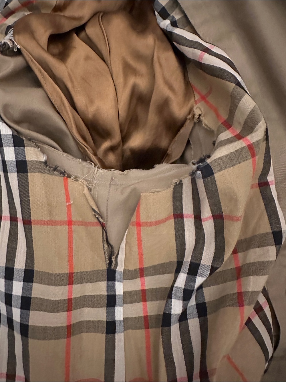 Burberry Womebs Classic Khaki Trench Coat - Picture 7 of 10